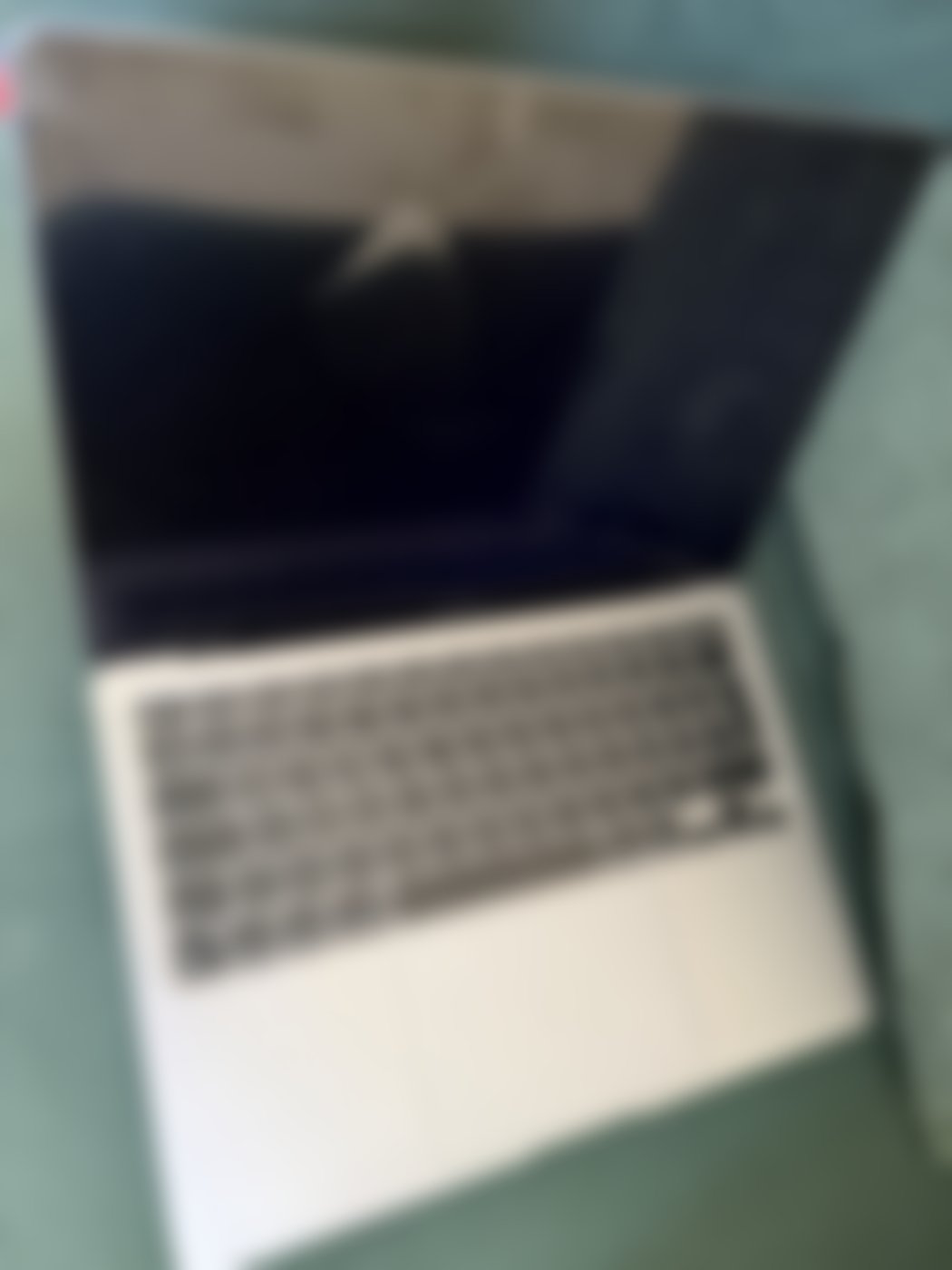Pantalla de MacBook que permanece en negro